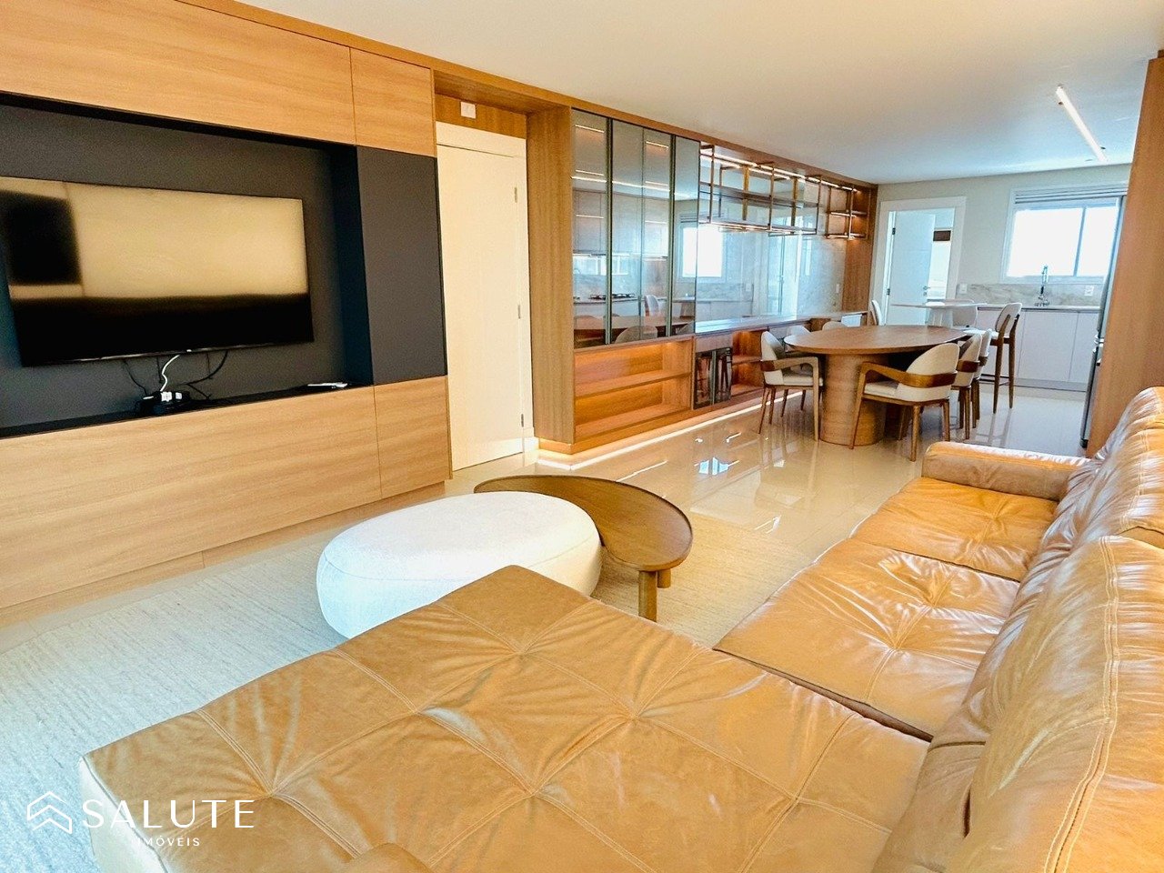 Apartamento à venda com 3 suítes na Barra Sul