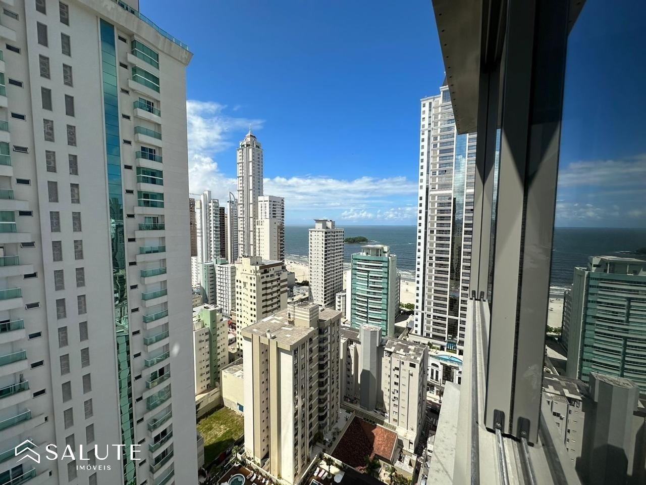 Apartamento à venda com 4 dormitórios no Centro