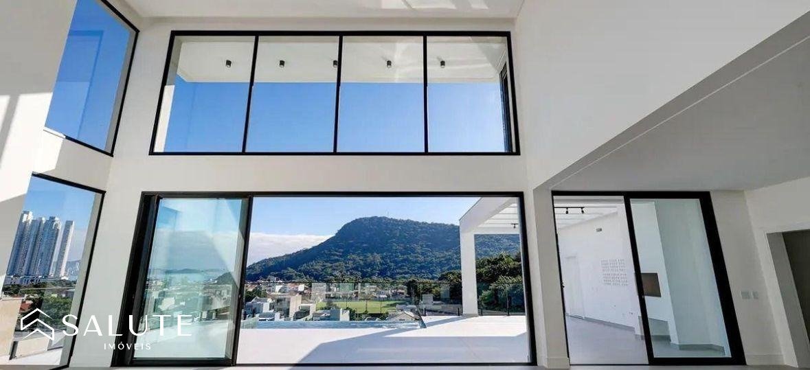 Casa à venda com 4 suítes na Barra