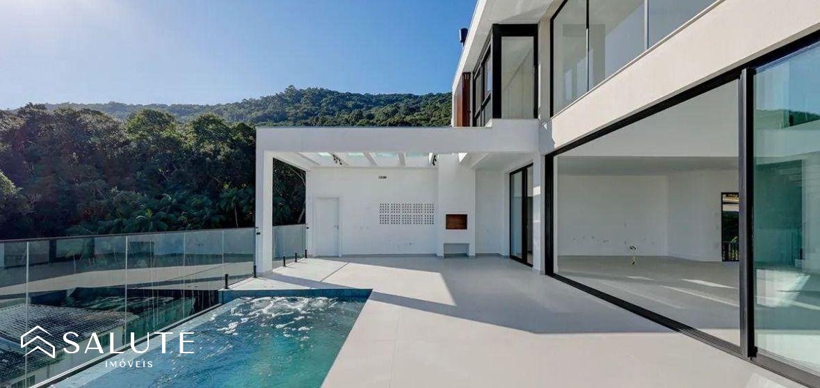 Casa à venda com 4 suítes na Barra