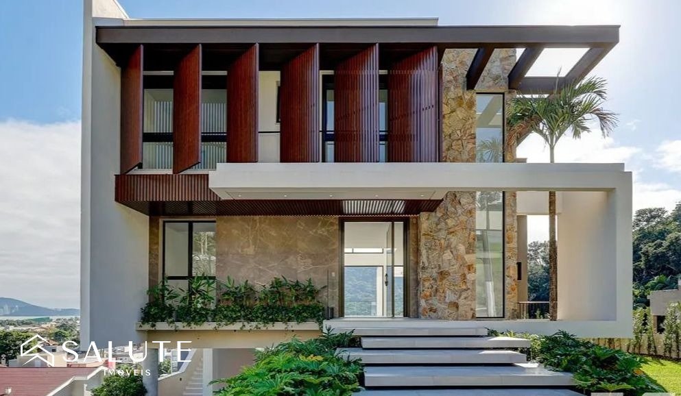 Casa à venda com 4 suítes na Barra