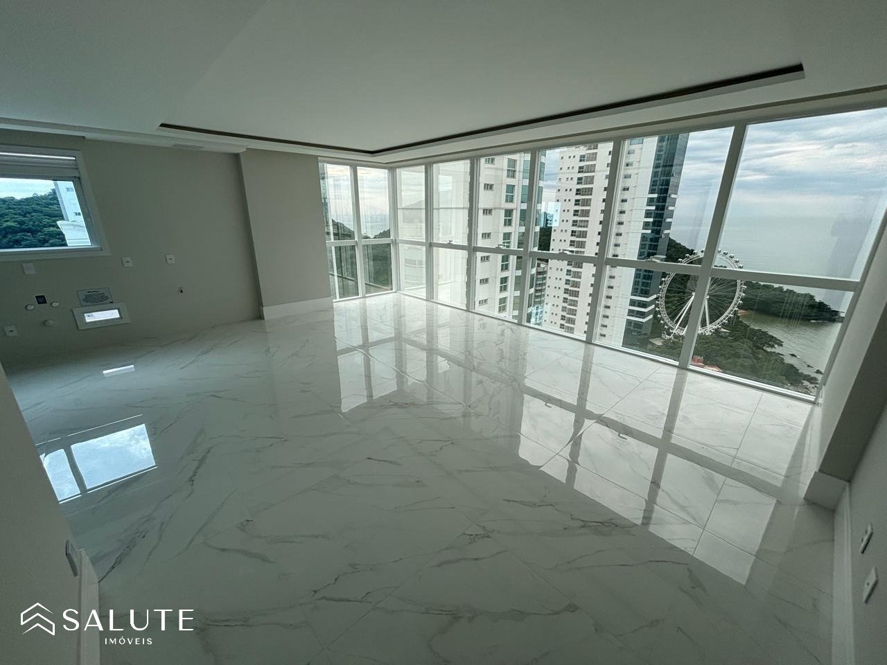 Apartamento à venda com 4 suítes na Barra Norte