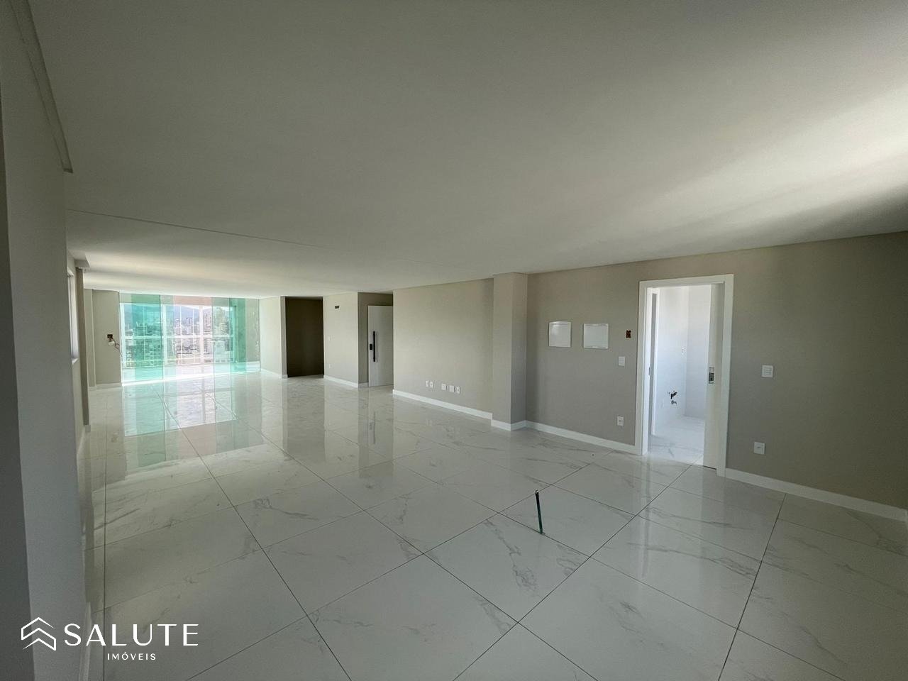 Apartamento à venda 2 dormitórios Meia Praia