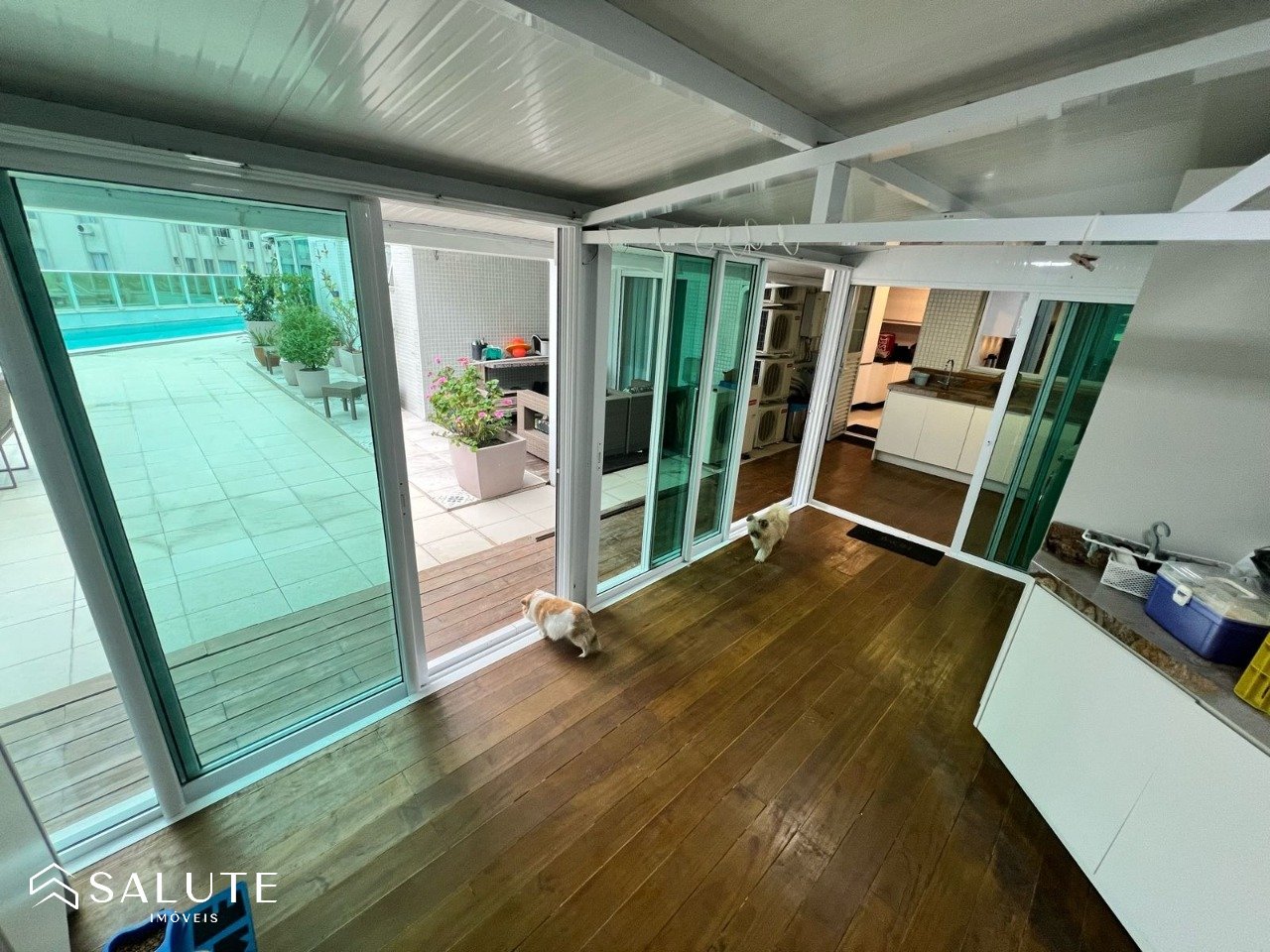 Apartamento à venda com 4 suítes na Barra Sul