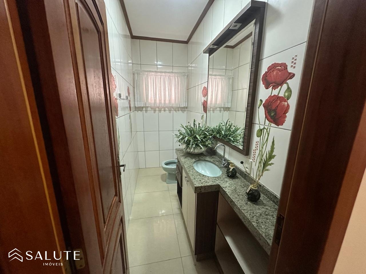 Casa à venda com 5 dormitórios no Nações