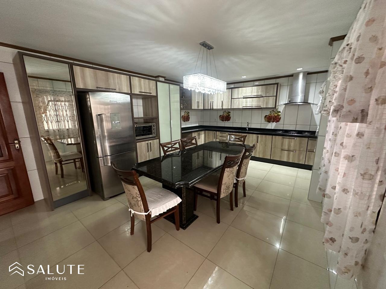 Casa à venda com 5 dormitórios no Nações