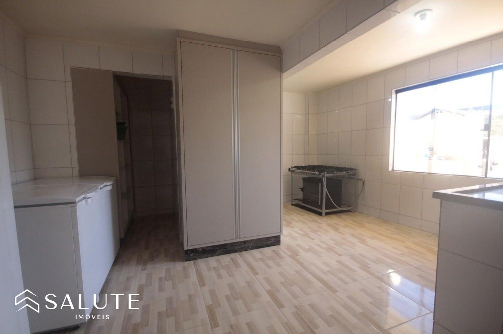 Casa comercial em Meia Praia Itapema