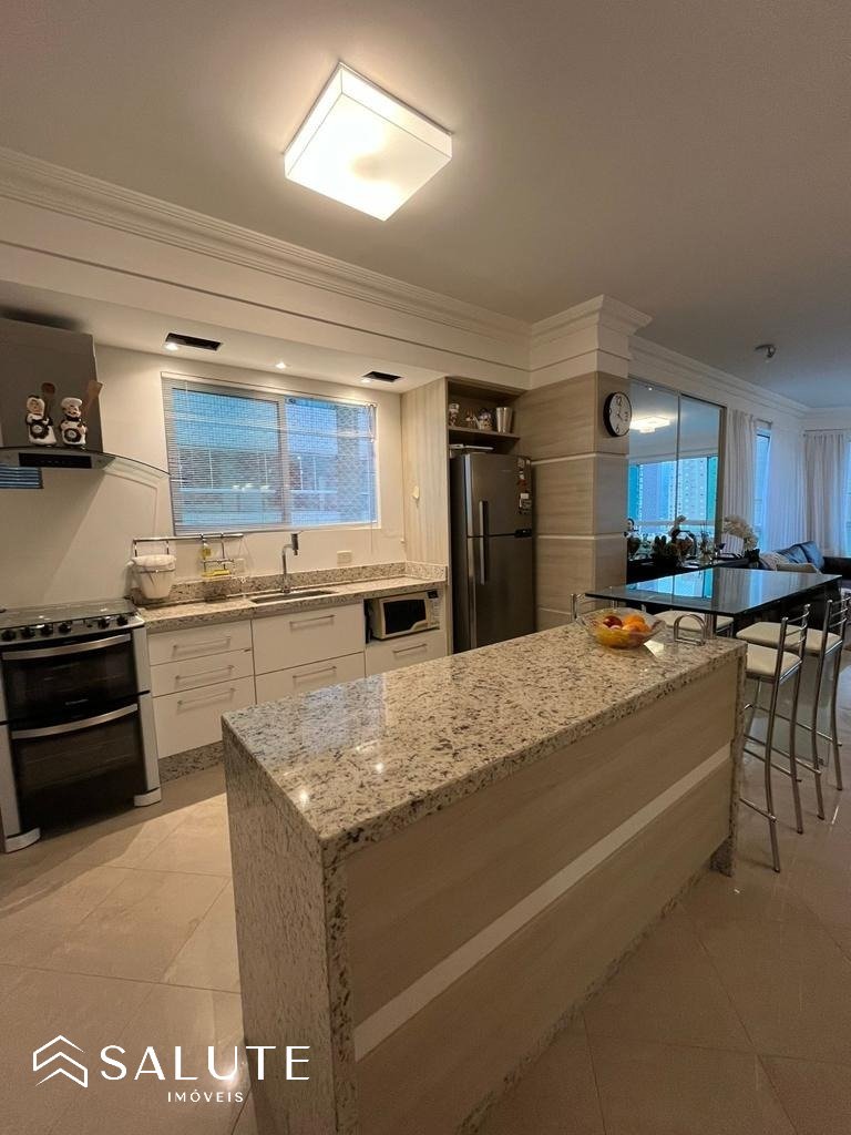 Apartamento à venda com 3 dormitórios na Barra Sul