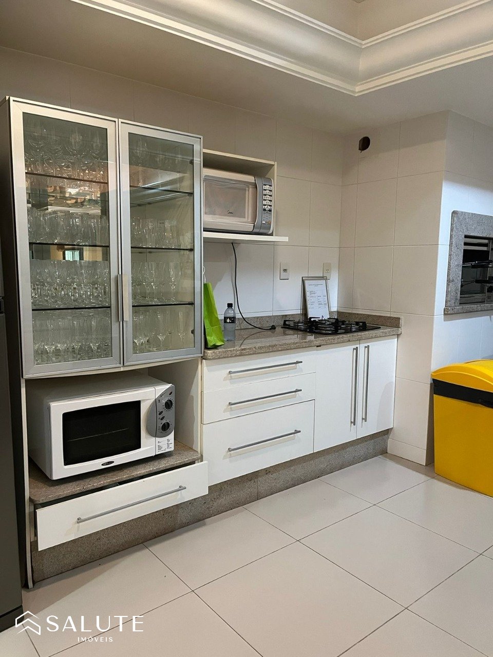 Apartamento à venda com 3 dormitórios na Barra Sul