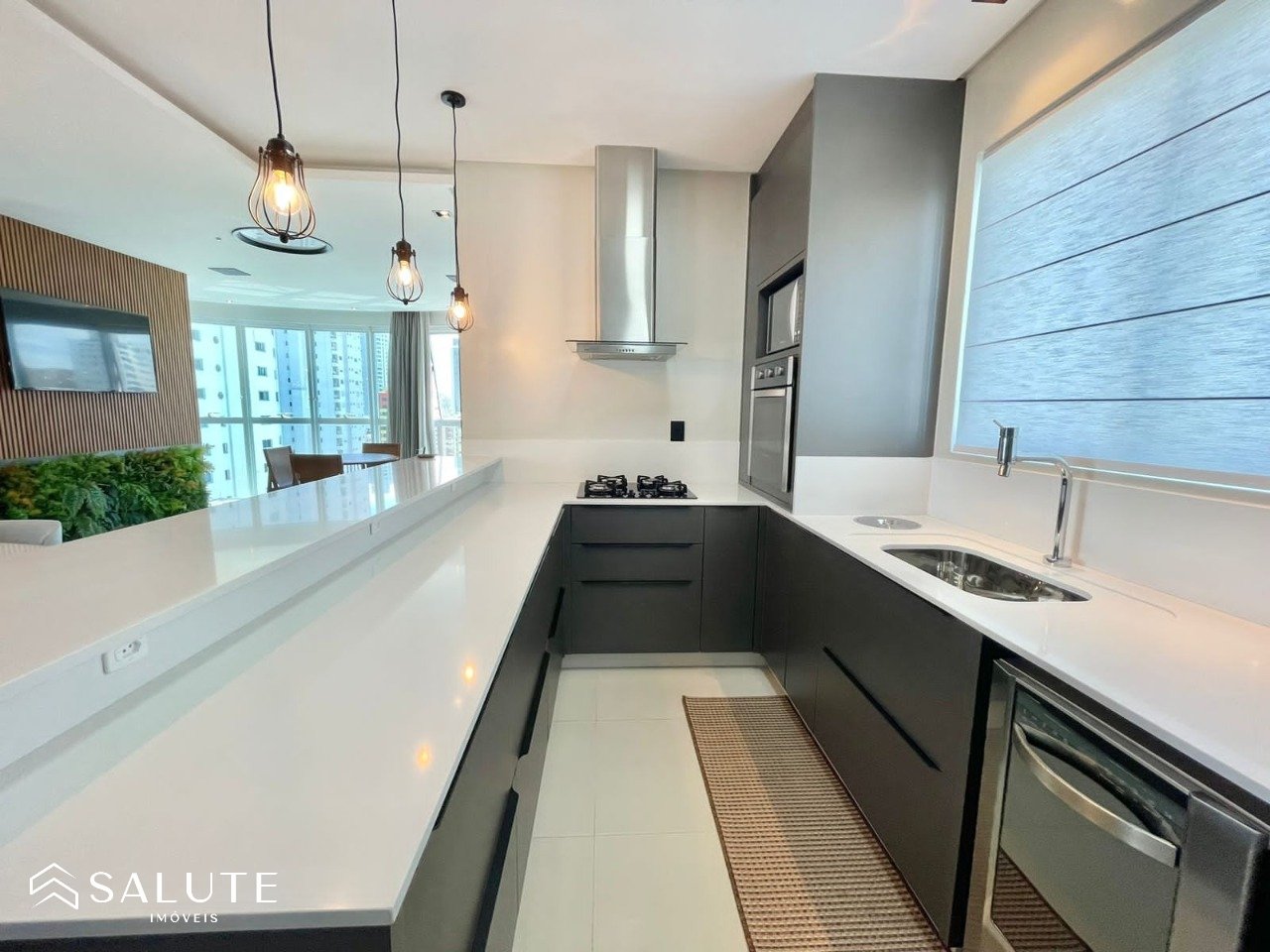 Apartamento à venda com 3 suítes na Barra Sul
