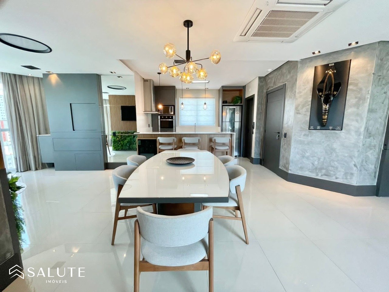 Apartamento à venda com 3 suítes na Barra Sul
