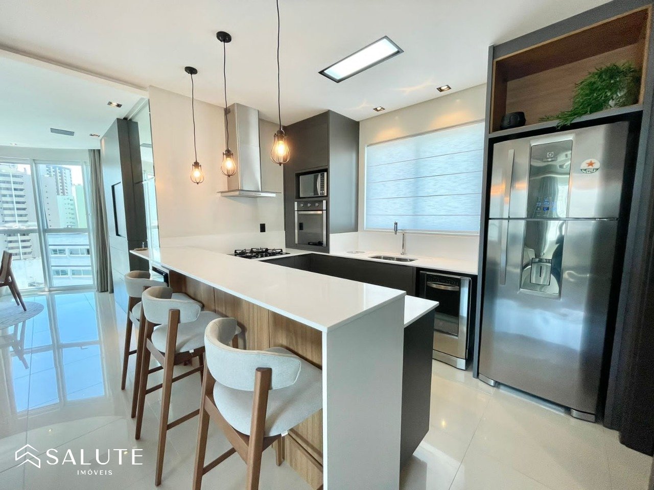 Apartamento à venda com 3 suítes na Barra Sul