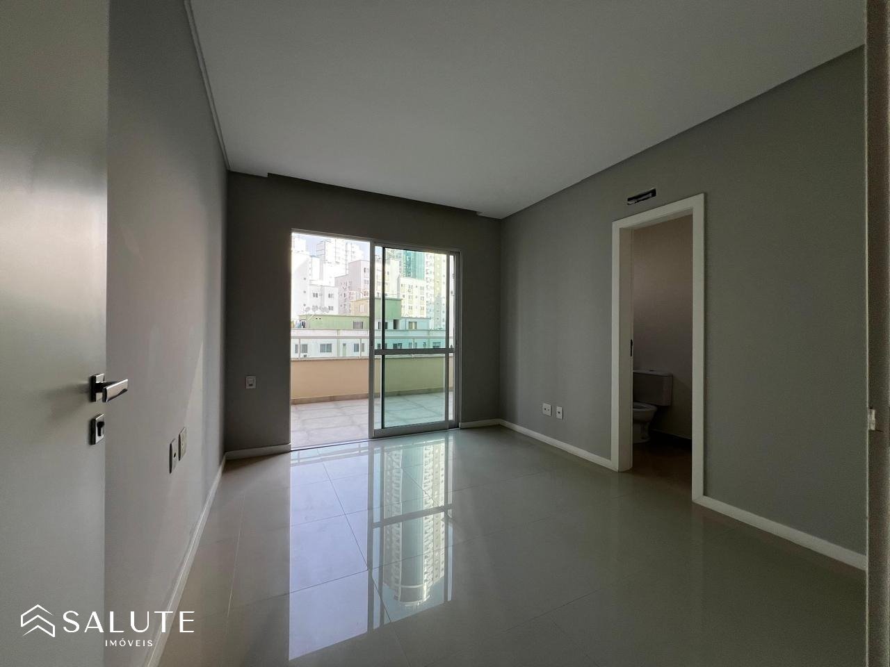 Apartamento à venda 3 suítes no Centro