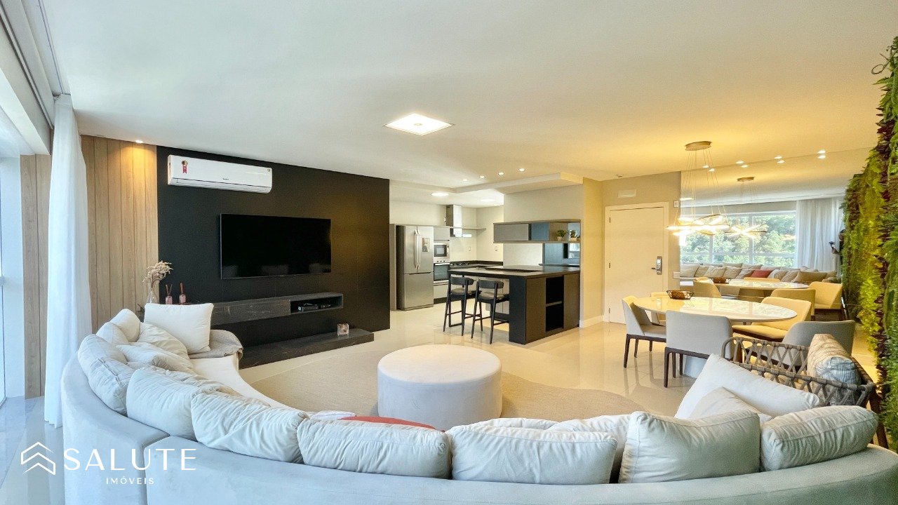 Apartamento aluguel anual 4 suítes no Pioneiros
