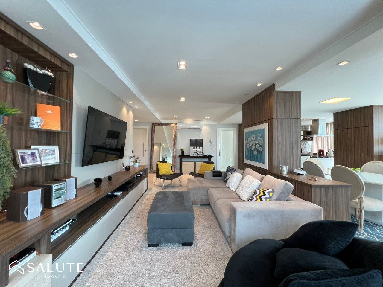 Apartamento à venda com 3 suítes na Barra Sul