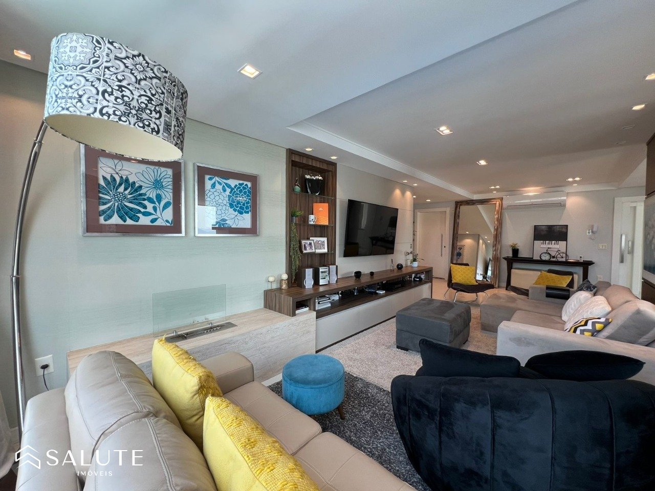 Apartamento à venda com 3 suítes na Barra Sul