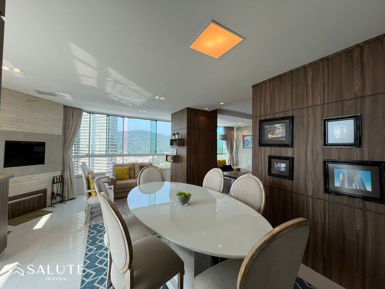 Apartamento à venda com 3 suítes na Barra Sul