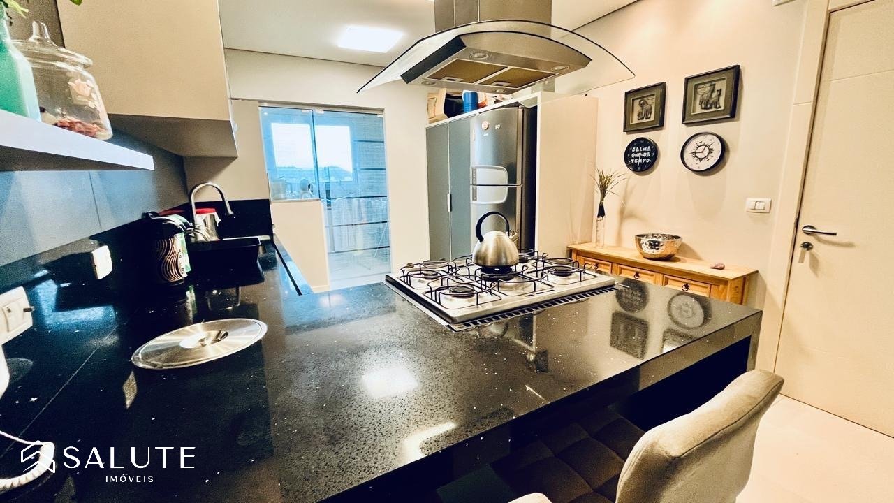 Apartamento à venda com 4 suítes na Praia Brava