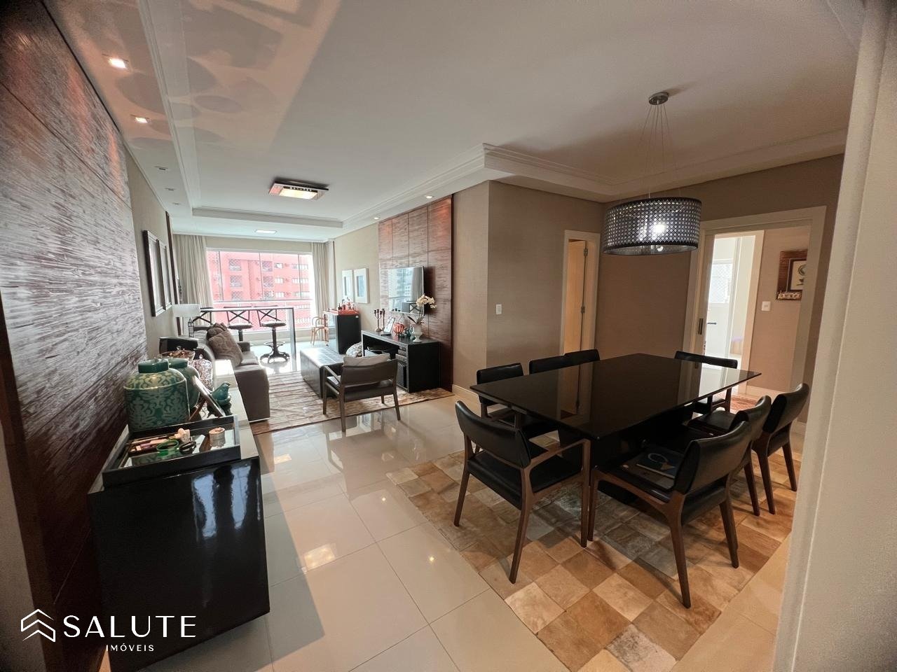 Apartamento à venda com 4 suítes na Barra Sul