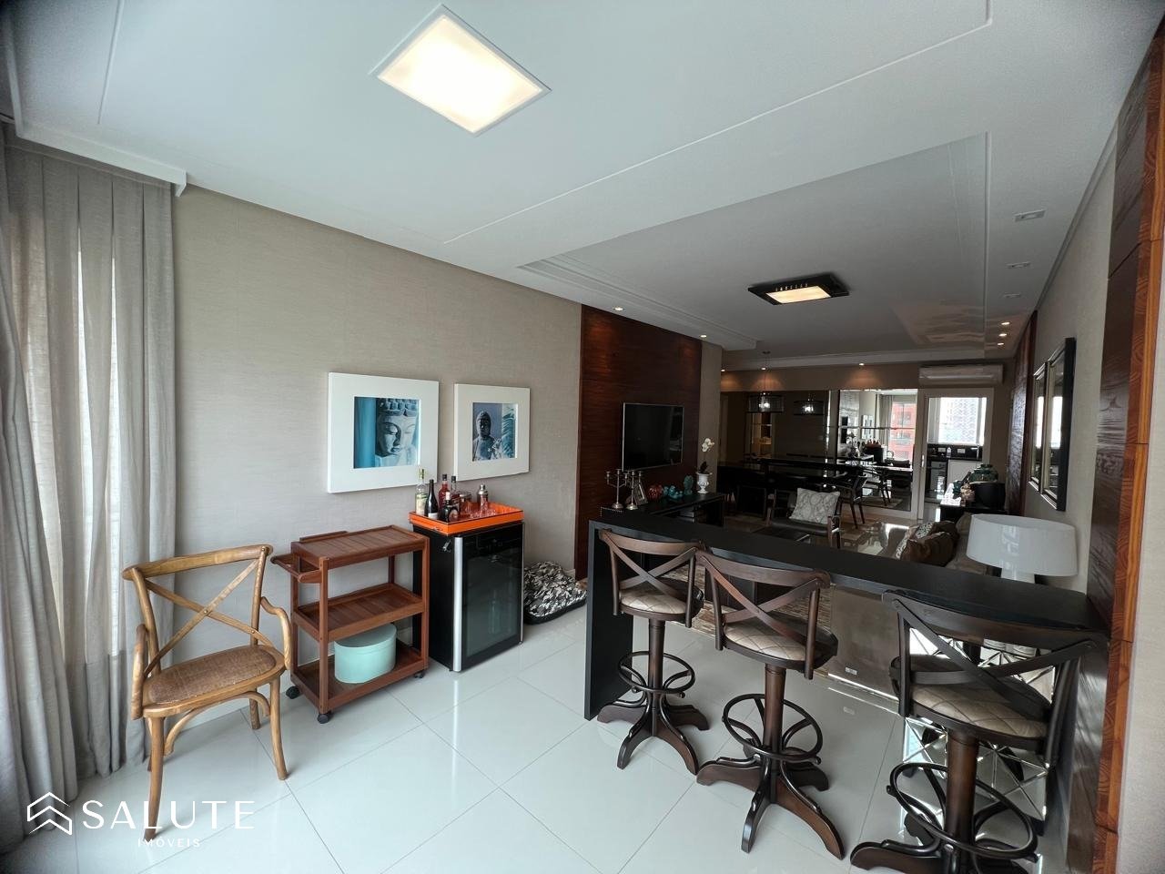 Apartamento à venda com 4 suítes na Barra Sul