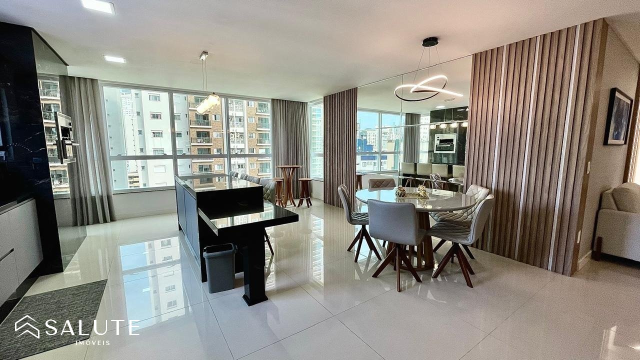Apartamento à venda 4 suítes na Barra Sul