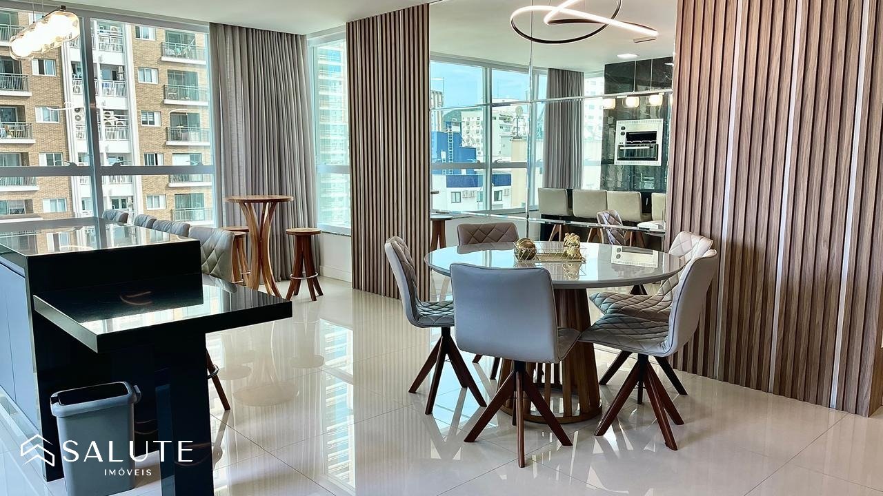 Apartamento à venda 4 suítes na Barra Sul