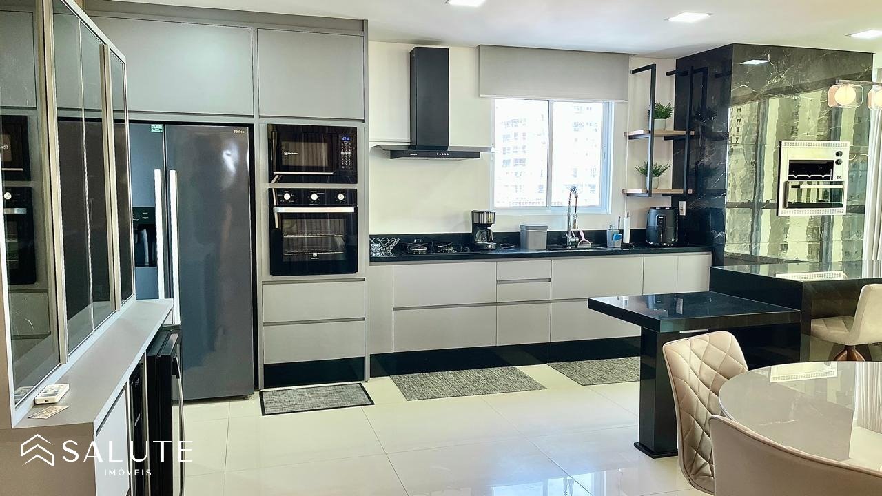 Apartamento à venda 4 suítes na Barra Sul