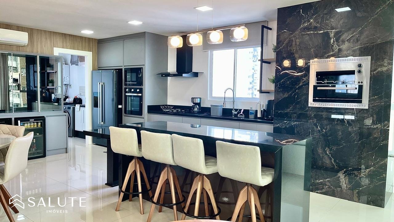 Apartamento à venda 4 suítes na Barra Sul