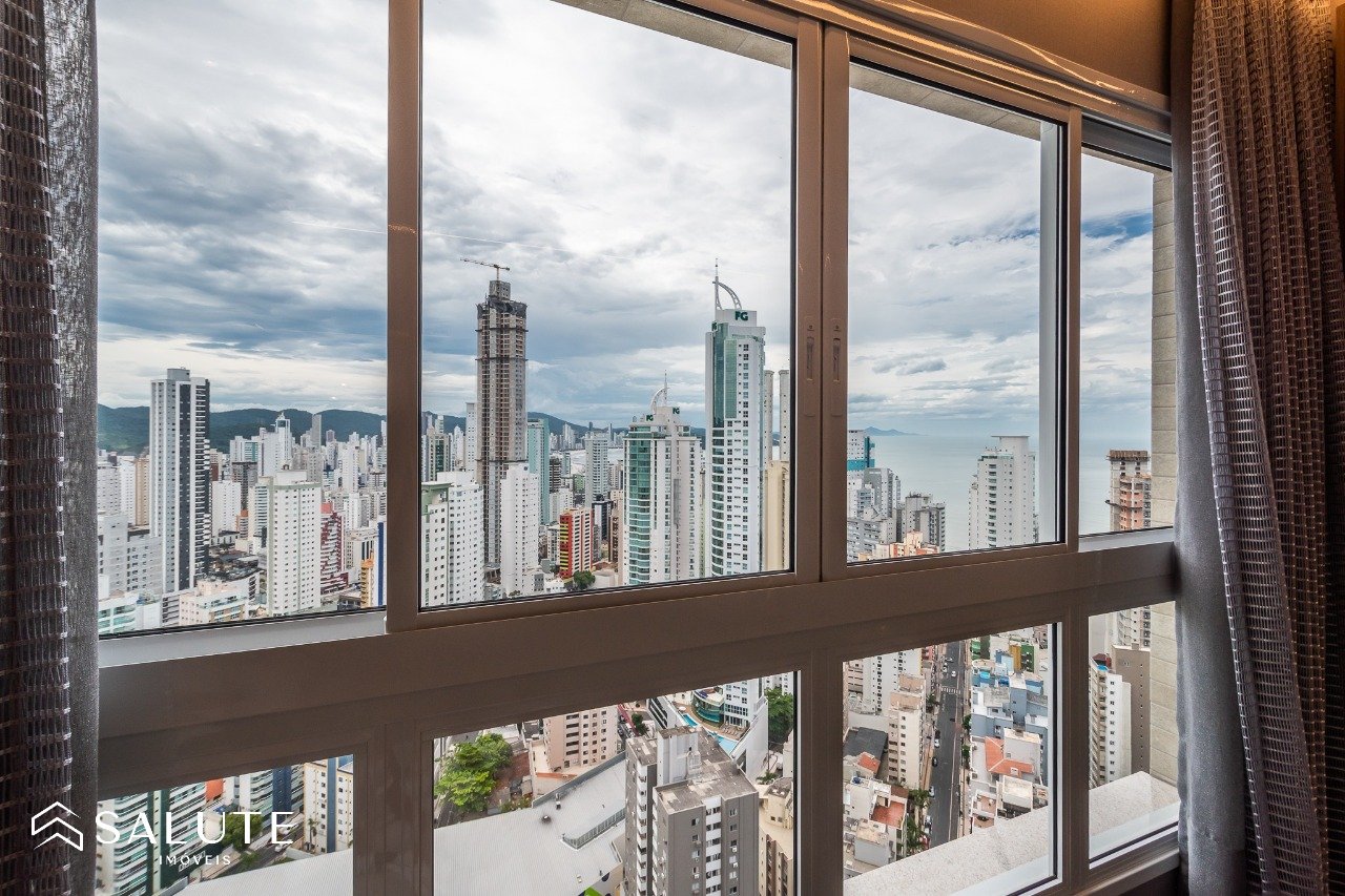Apartamento à venda com 3 suítes na Barra Sul