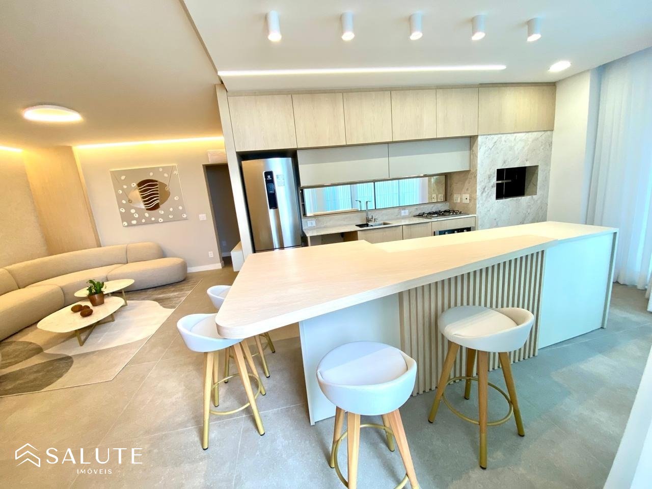 Apartamento à venda com 3 suítes em Piçarras