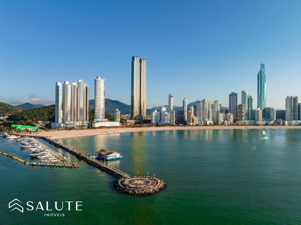 Apartamento á venda com 4 Suítes na Barra Sul