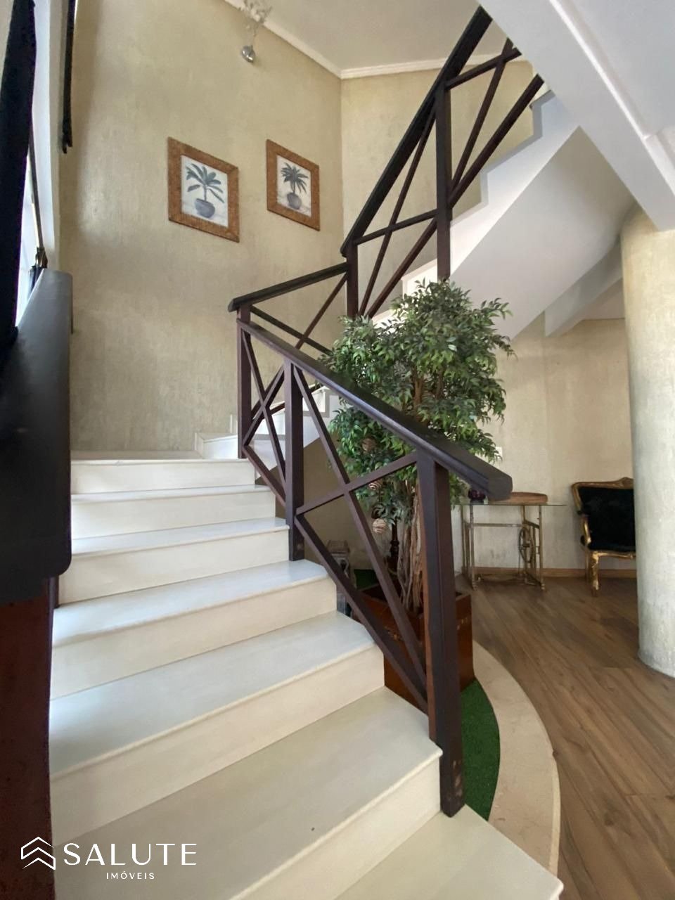 Casa à venda com 4 suites no Nações