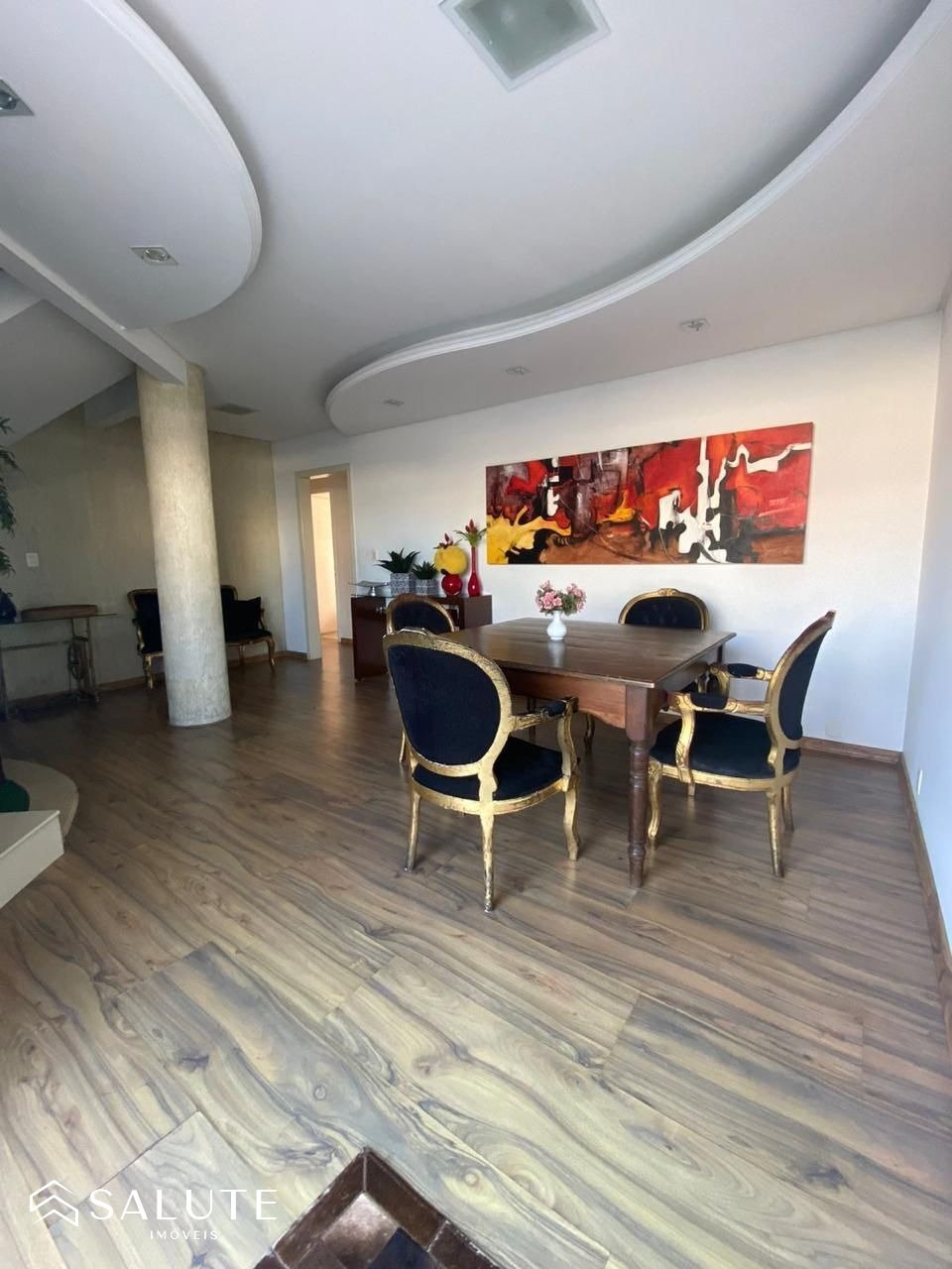 Casa à venda com 4 suites no Nações