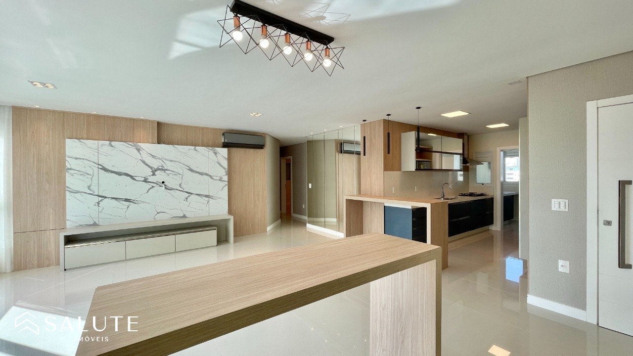 Apartamento aluguel anual com 4 dormitórios Centro