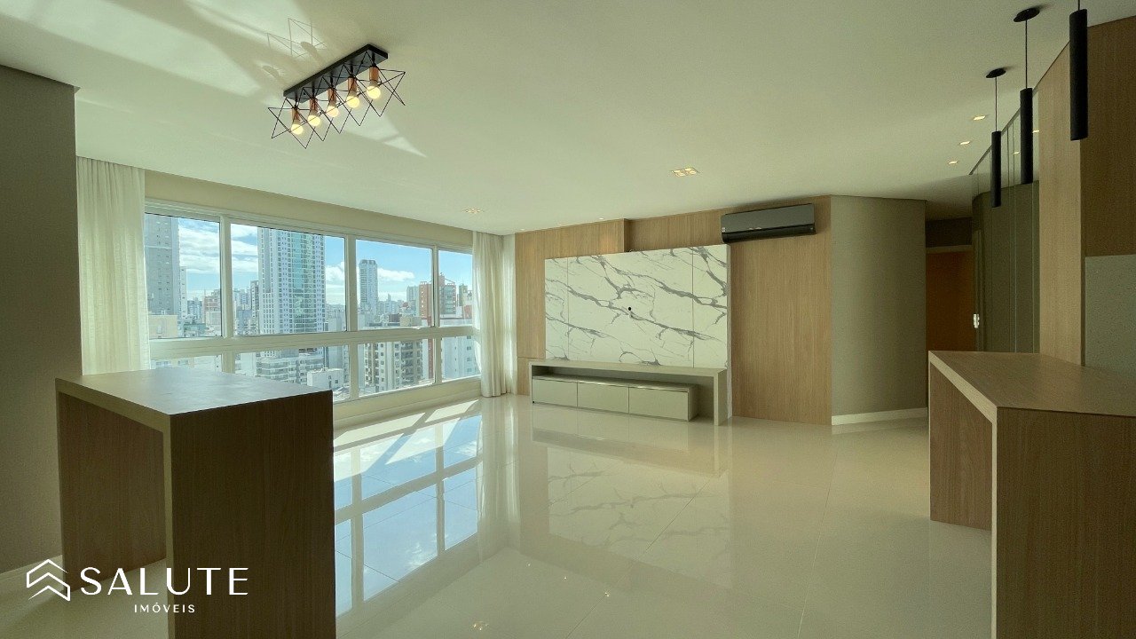 Apartamento aluguel anual com 4 dormitórios Centro