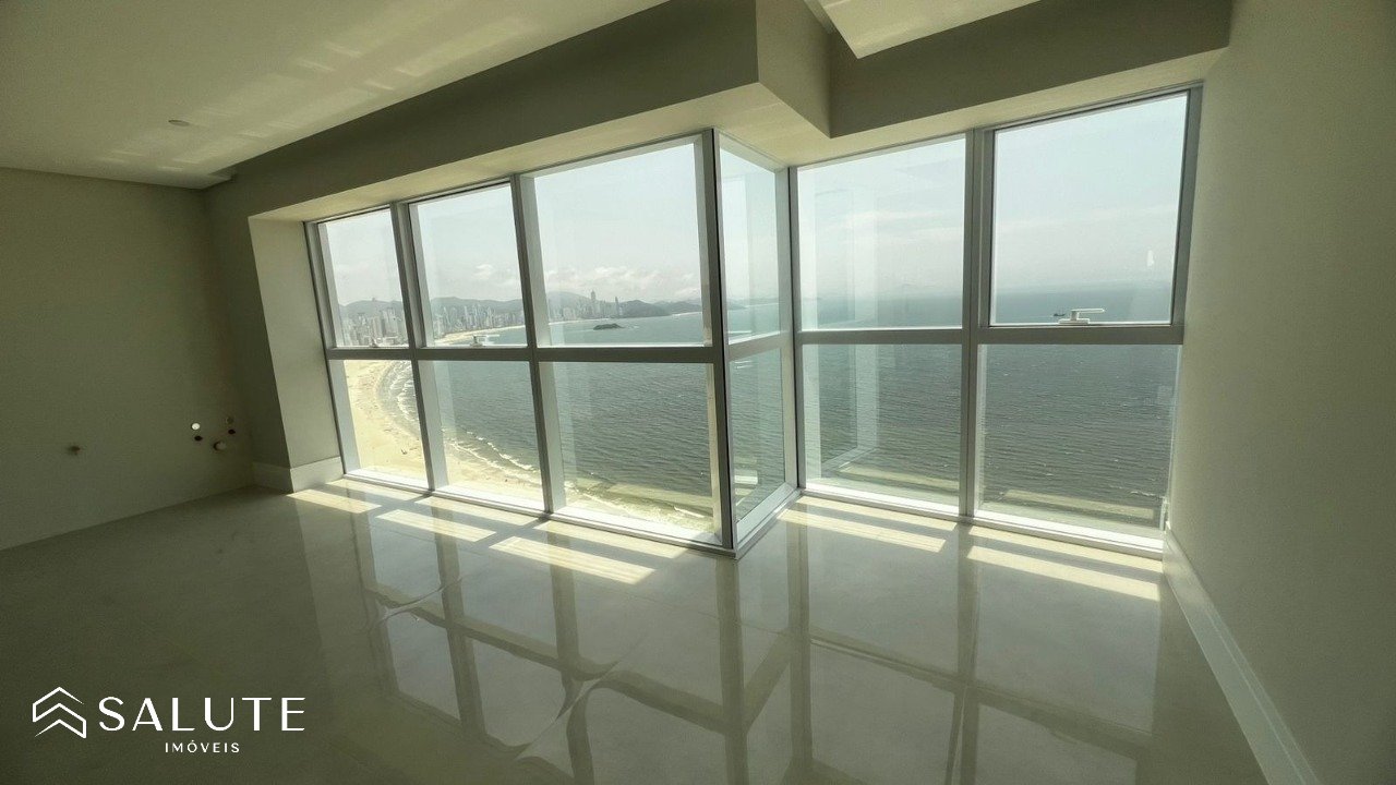 Apartamento á venda 4 Suítes na Barra Sul