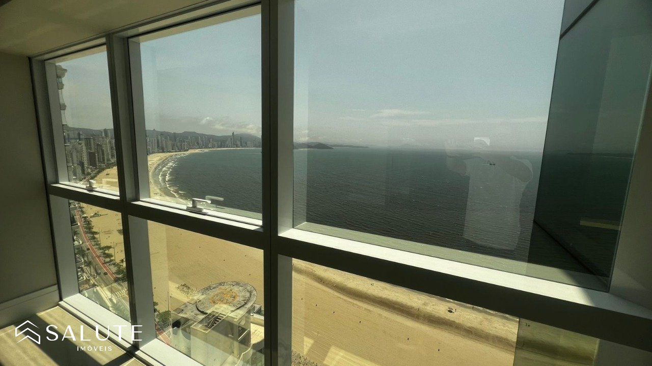 Apartamento á venda 4 Suítes na Barra Sul