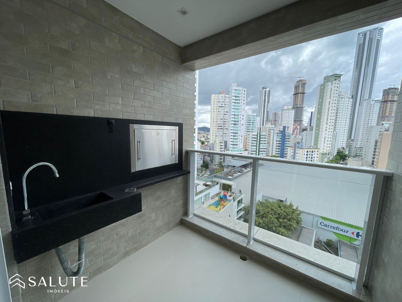 Apartamento à venda 03 Suítes na Barra Sul