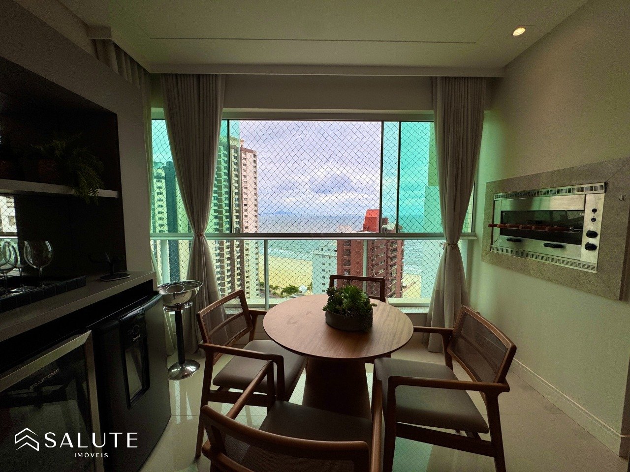 Apartamento à venda 4 Suítes no Centro