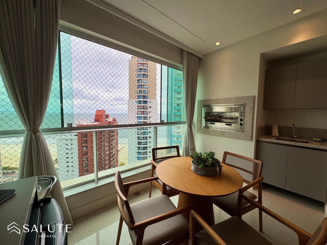 Apartamento à venda 4 Suítes no Centro