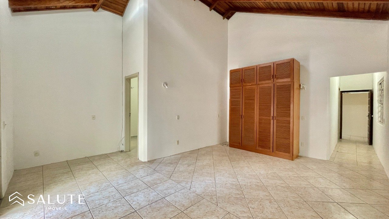 Casa para alugar com 3 suítes em Pioneiros