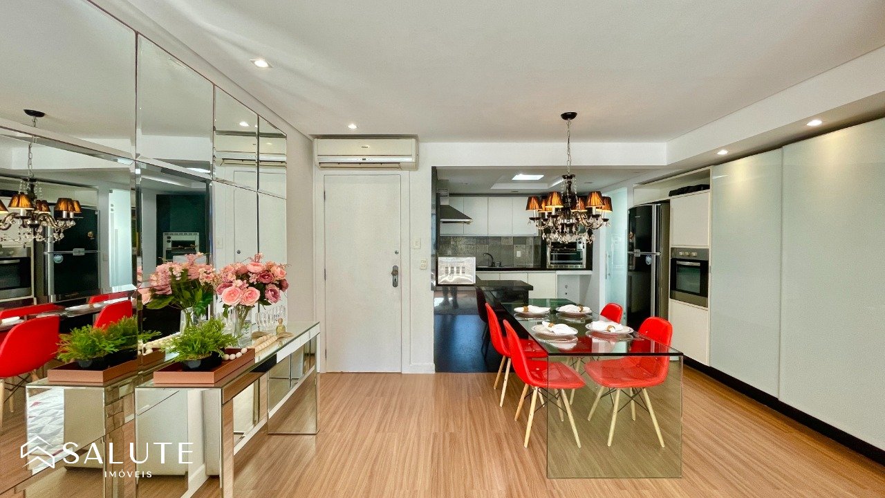 Apartamento à venda com 3 dormitórios na Barra sul