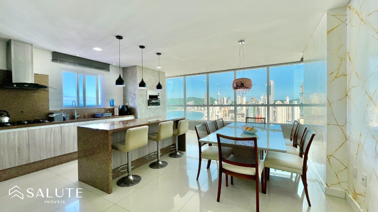 Apartamento à venda com 4 suítes no Centro