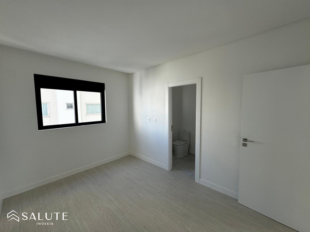 Apartamento à venda 03 Suítes nos Pioneiros