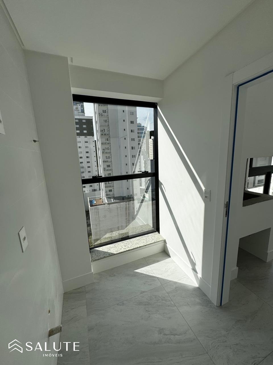 Apartamento à venda 03 Suítes nos Pioneiros