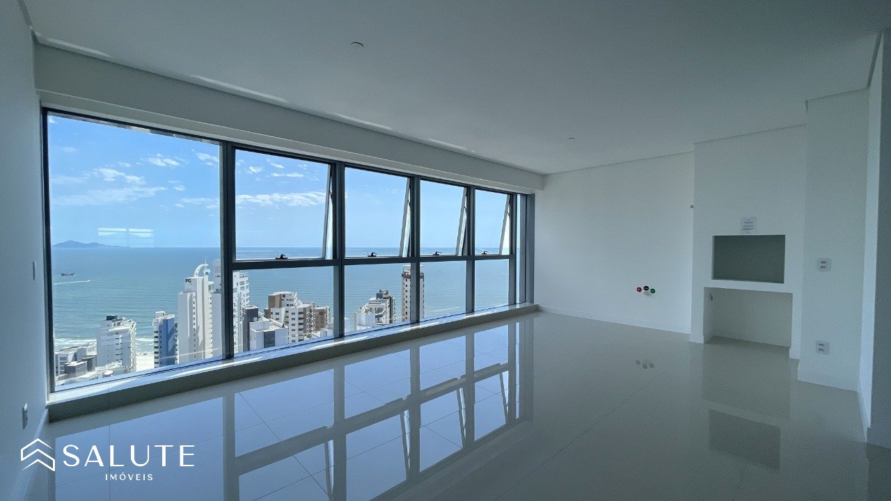 Apartamento à venda com 4 suítes na Barra Sul