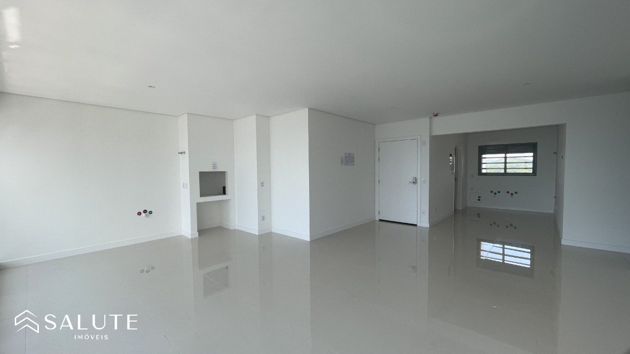 Apartamento à venda com 4 suítes na Barra Sul
