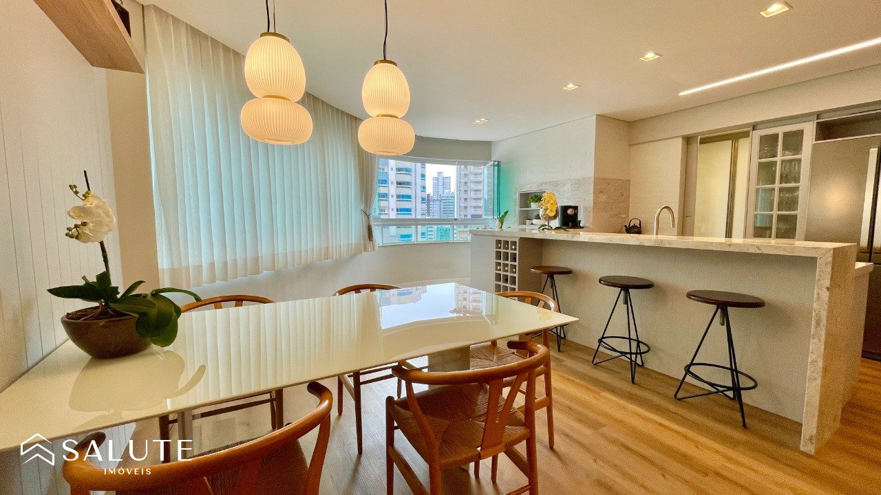 Apartamento à venda com 2 suítes no Centro