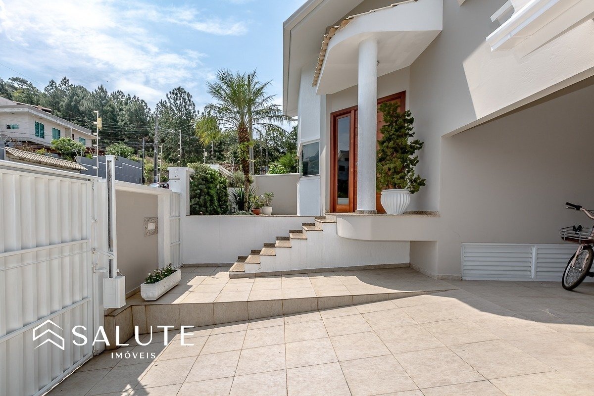 Casa aluguel anual com 3 suítes