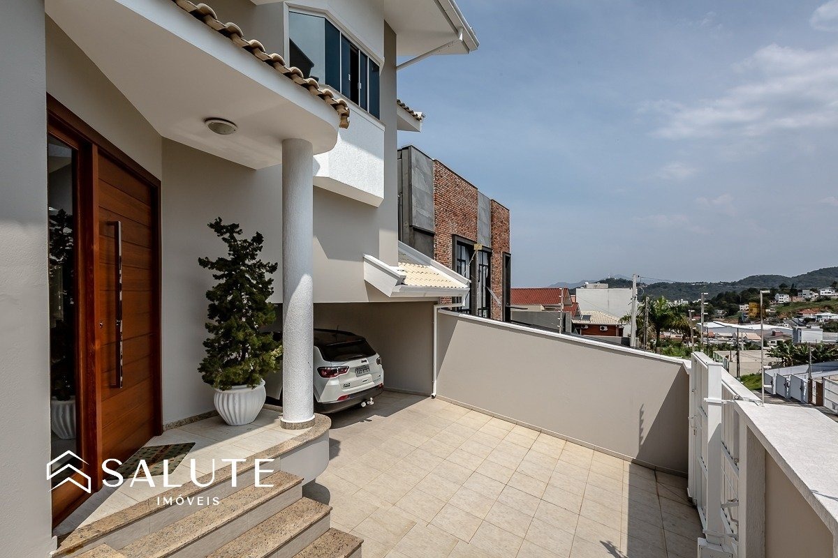 Casa aluguel anual com 3 suítes